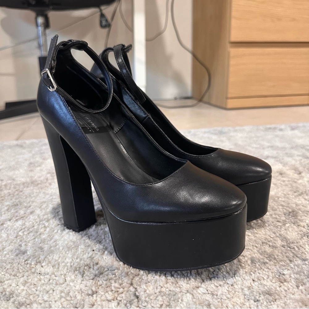 👟CALL IT SPRING Elegant Black Platform Heels